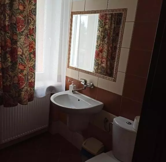 هاستل Noclegi Słodki Sen 1