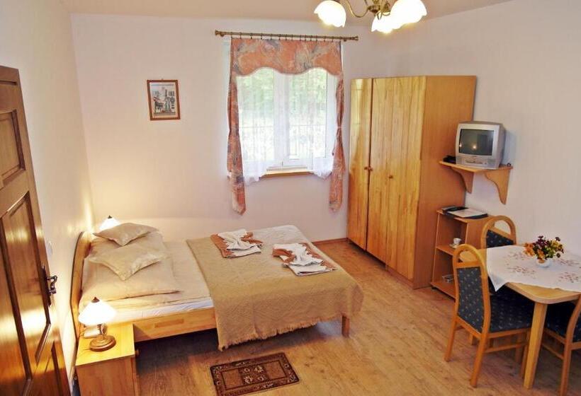 ホテル Dworek Słoneczko