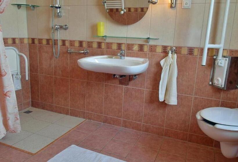 ホテル Dworek Słoneczko