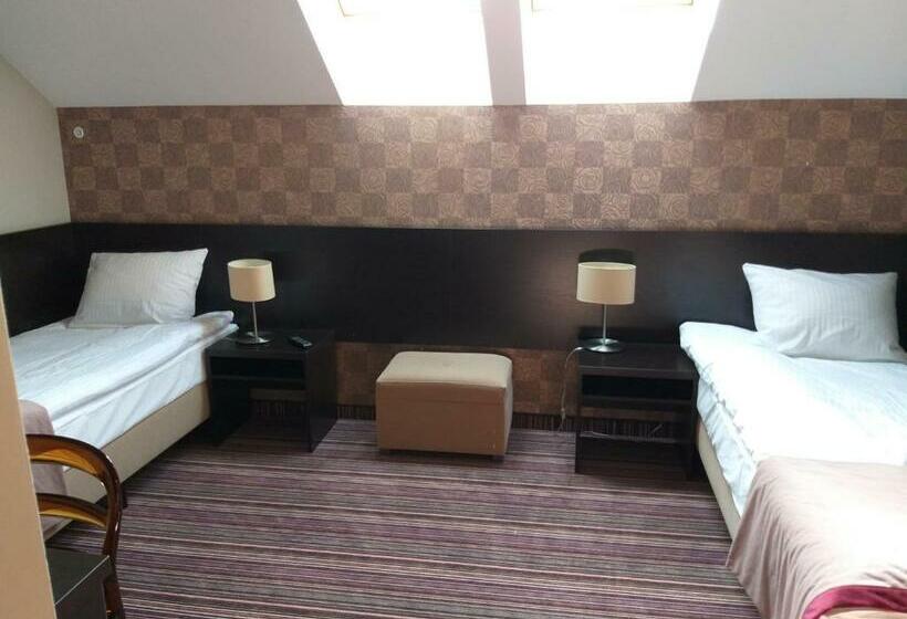 ホテル Weranda åopuszno