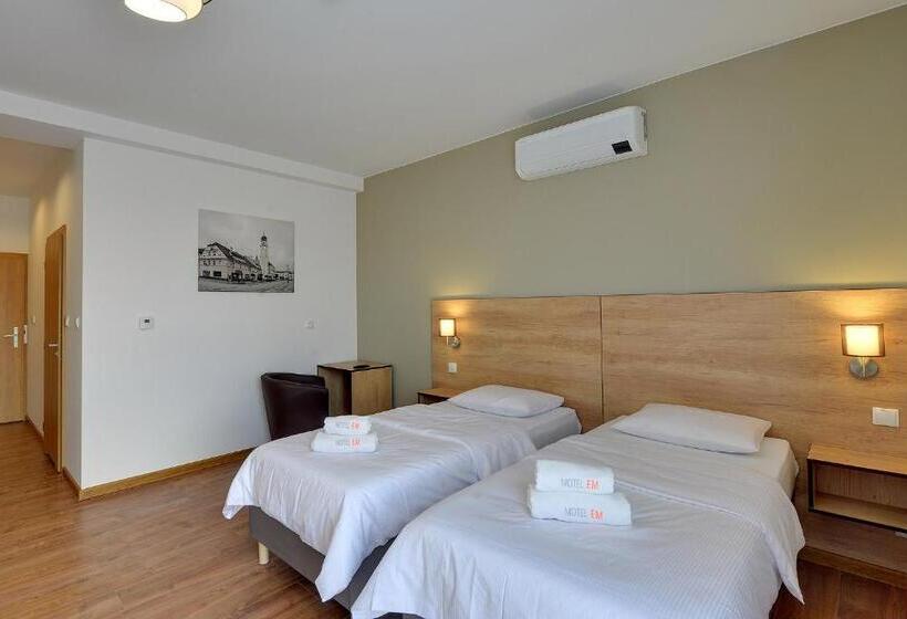 فندق على الطريق Nocleg Em