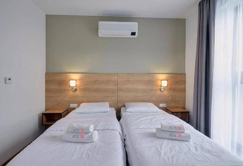 فندق على الطريق Nocleg Em