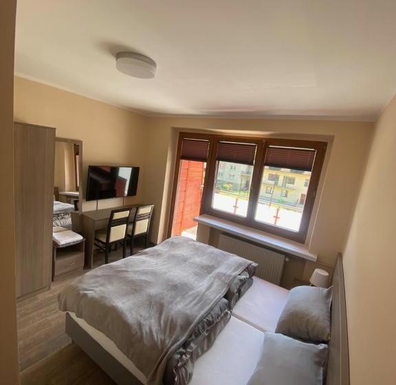 Pensjonat & Restauracja Lustrzany Zakątek