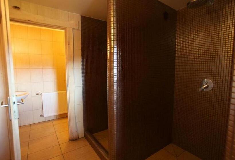 Schronisko Gościniec Pod Strzechą