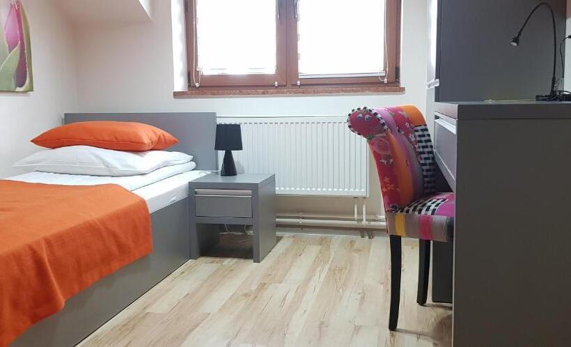 호스텔 I Restauracja Pod Skałą Jasło