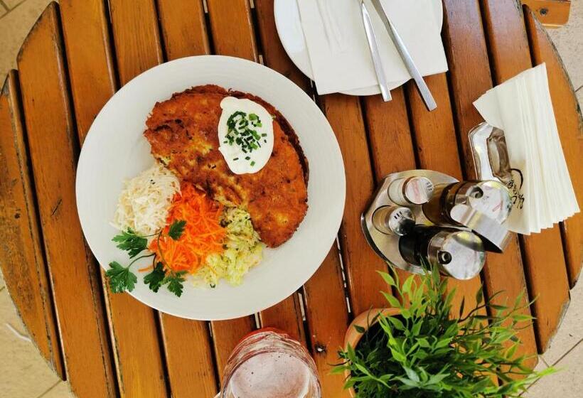 호스텔 I Restauracja Pod Skałą Jasło