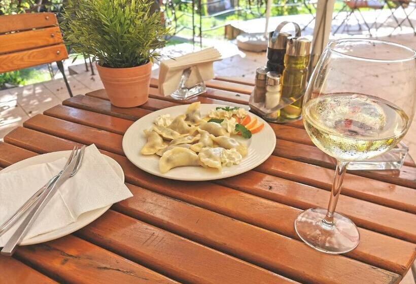 호스텔 I Restauracja Pod Skałą Jasło