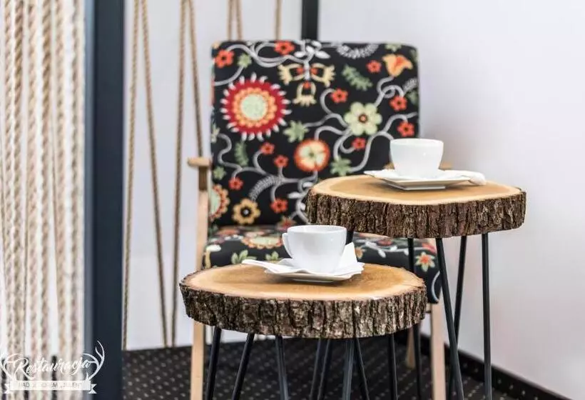 Retkeilymaja Pokoje Hotelowe Nad Jeziorem Jelen