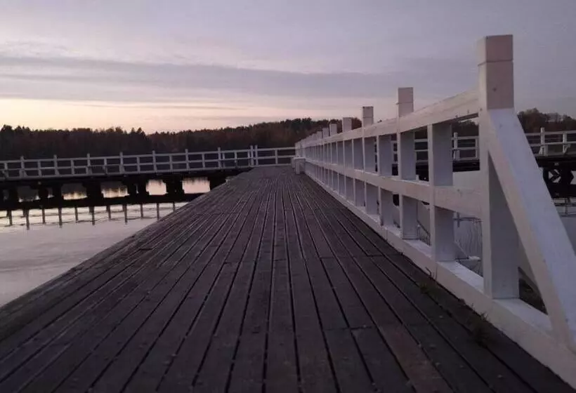 Retkeilymaja Pokoje Hotelowe Nad Jeziorem Jelen