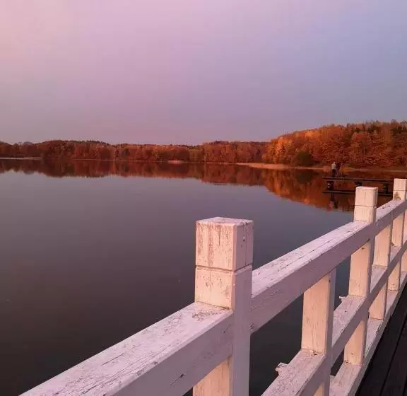 Retkeilymaja Pokoje Hotelowe Nad Jeziorem Jelen
