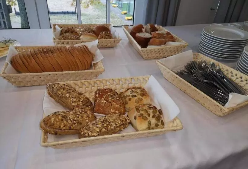 Retkeilymaja Pokoje Hotelowe Nad Jeziorem Jelen