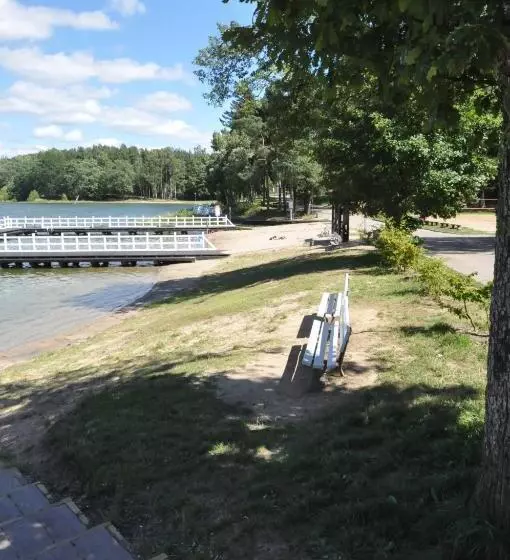 Retkeilymaja Pokoje Hotelowe Nad Jeziorem Jelen