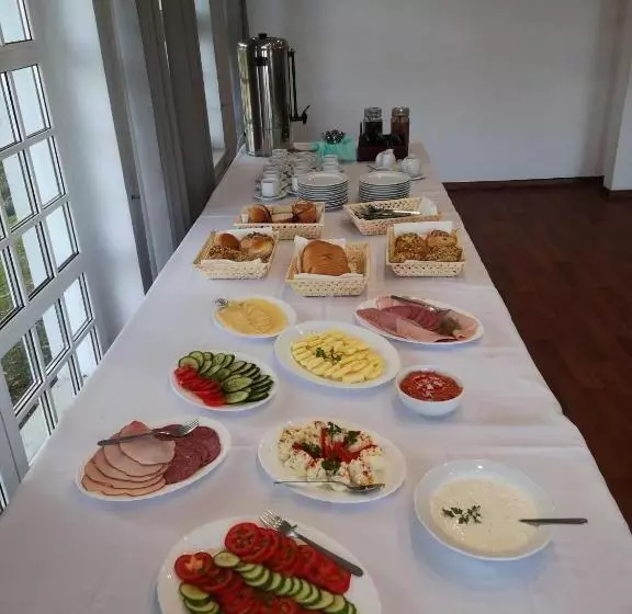 Retkeilymaja Pokoje Hotelowe Nad Jeziorem Jelen