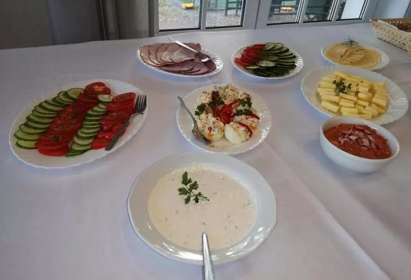 Retkeilymaja Pokoje Hotelowe Nad Jeziorem Jelen