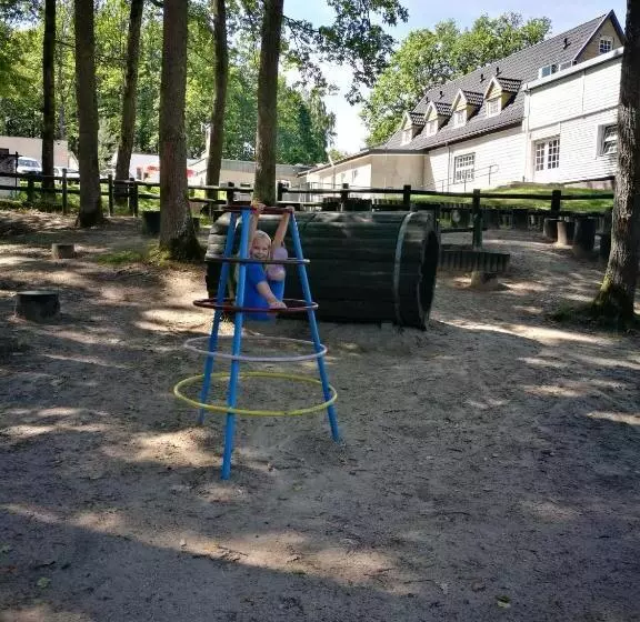 Retkeilymaja Pokoje Hotelowe Nad Jeziorem Jelen