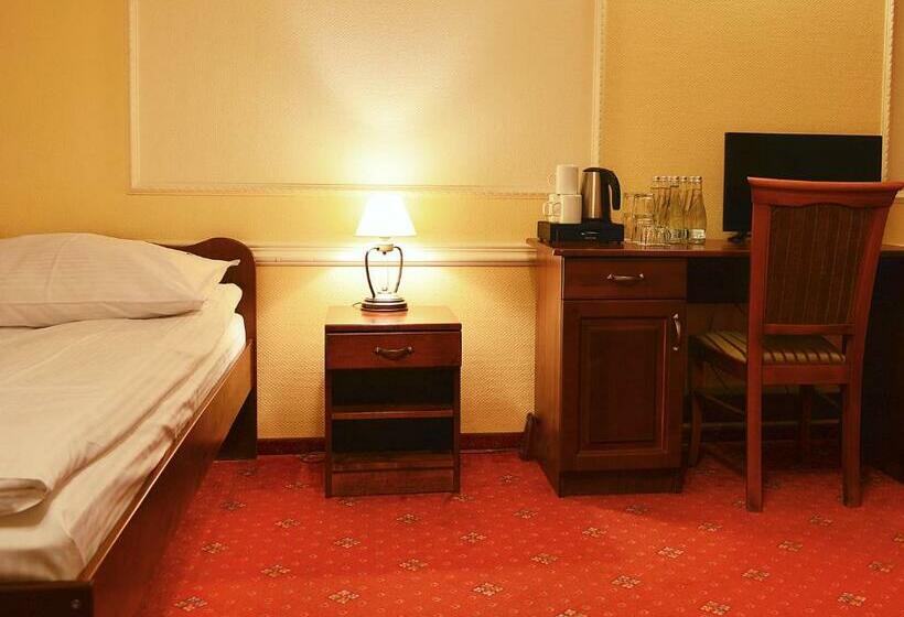 فندق صغير Zajazd Partynia