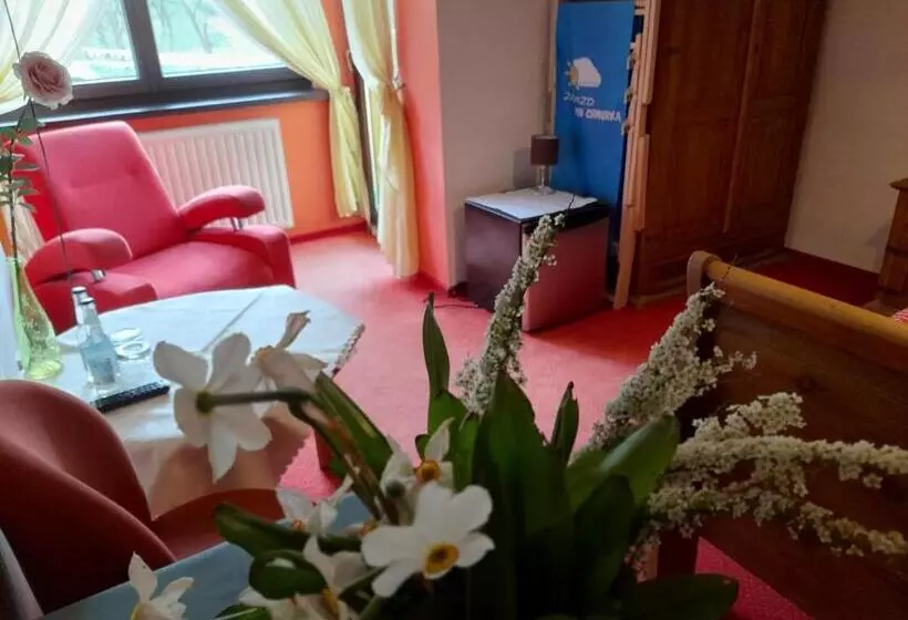 Retkeilymaja Zajazd Pod Chmurką