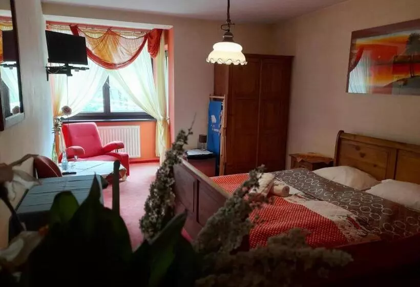 Retkeilymaja Zajazd Pod Chmurką