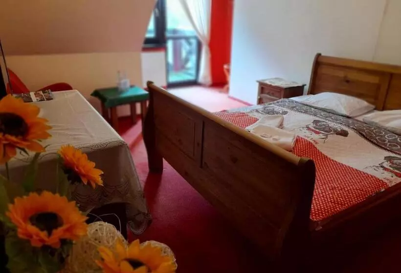 Retkeilymaja Zajazd Pod Chmurką