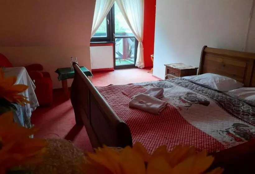 Retkeilymaja Zajazd Pod Chmurką