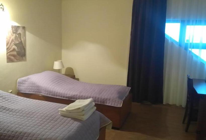 민박 Karczma Biesiadna