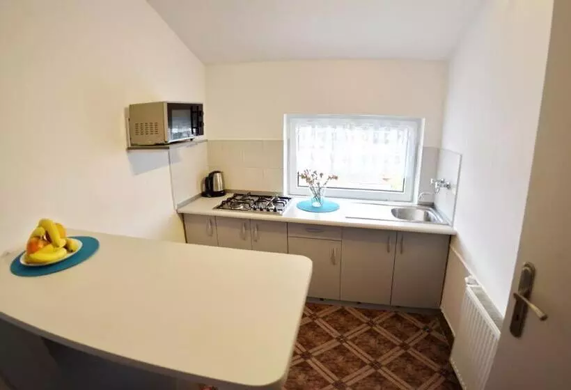 Aamiaismajoitus (B&B) Marinas Rewa