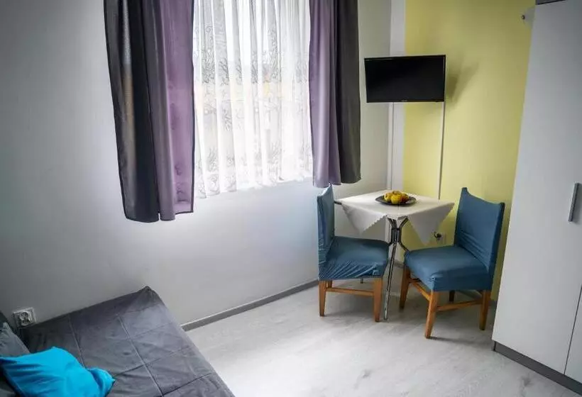 Aamiaismajoitus (B&B) Marinas Rewa