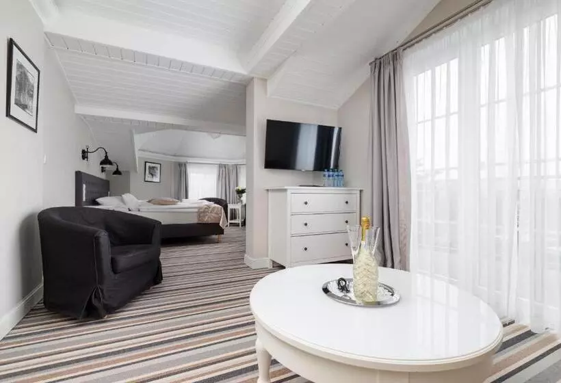 تختخواب و صبحانه Villa Astra Baltica