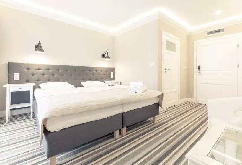 تختخواب و صبحانه Villa Astra Baltica