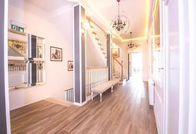 تختخواب و صبحانه Willa Legenda Hotel Adults Only