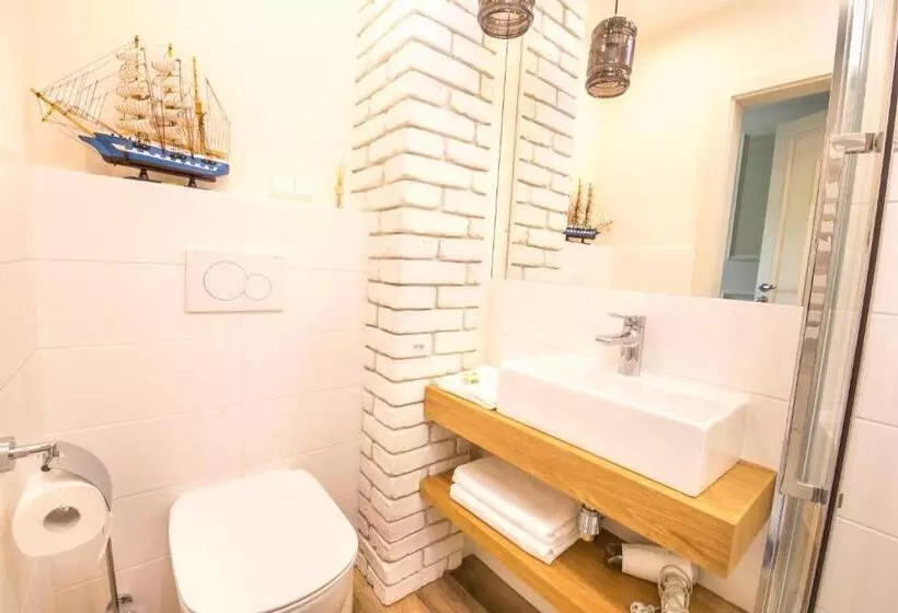 تختخواب و صبحانه Willa Legenda Hotel Adults Only