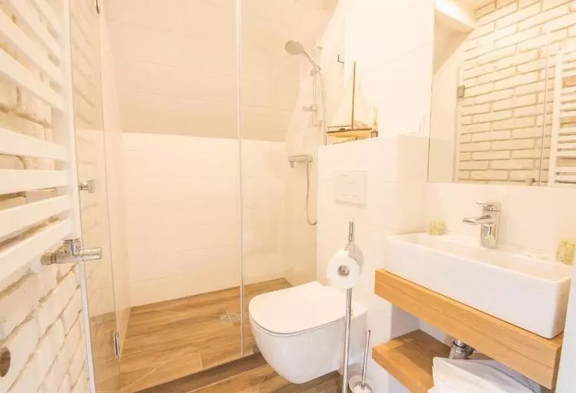 تختخواب و صبحانه Willa Legenda Hotel Adults Only