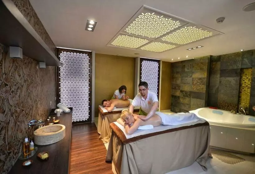 ホテル Białowieski Conference, Wellness & Spa