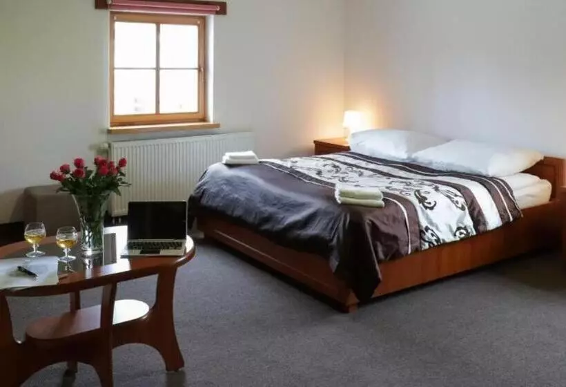 Hotelli Karczma U Macieja