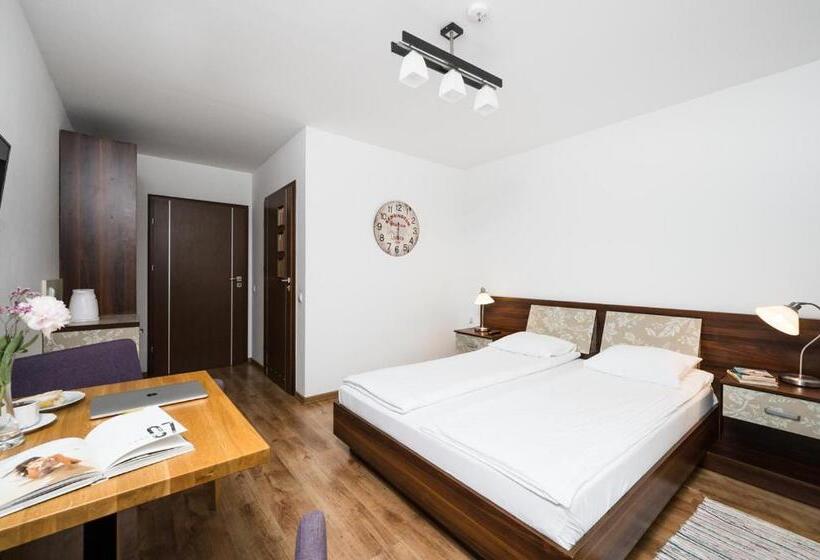 בית מלון כפרי Zajazd Gielarek