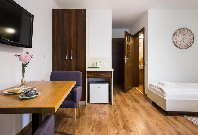 בית מלון כפרי Zajazd Gielarek