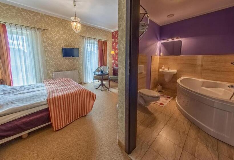 Общежитие Arkadia Gościniec Klima,parking,ogród