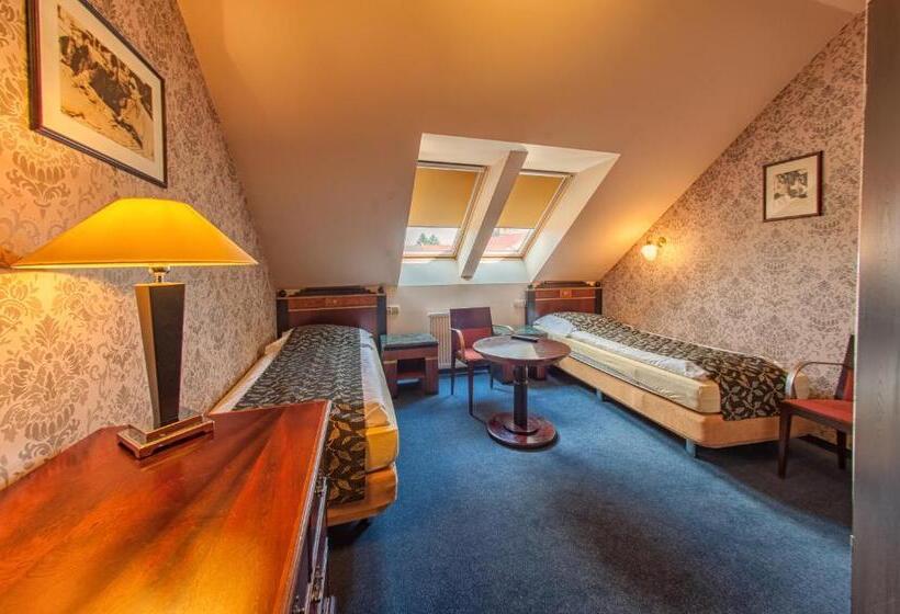 Общежитие Arkadia Gościniec Klima,parking,ogród