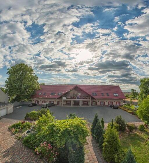 Общежитие Arkadia Gościniec Klima,parking,ogród