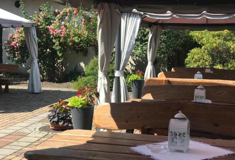 הוסטל Arkadia Gościniec Klima,parking,ogród