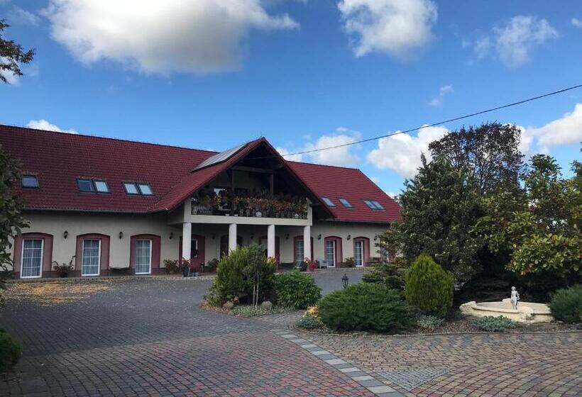 Общежитие Arkadia Gościniec Klima,parking,ogród