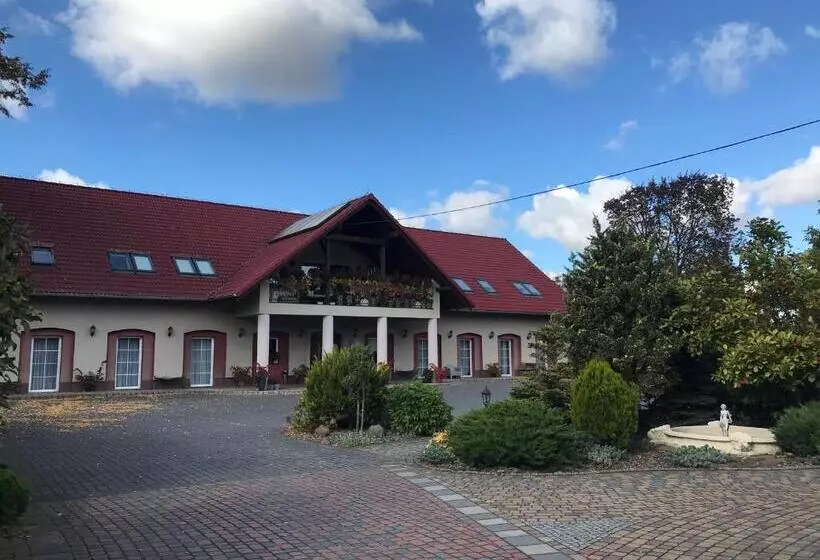 Retkeilymaja Arkadia Gościniec Klima,parking,ogród
