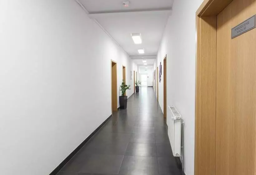 Retkeilymaja Dom Studenta Nr 1 Ans W Koninie