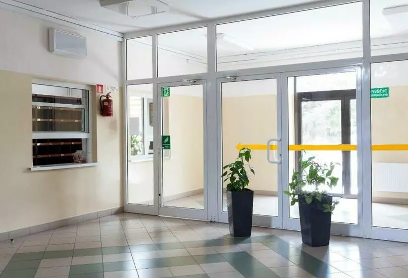 Retkeilymaja Dom Studenta Nr 1 Ans W Koninie