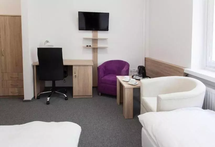 Retkeilymaja Dom Studenta Nr 1 Ans W Koninie