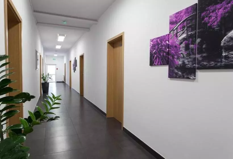 Retkeilymaja Dom Studenta Nr 1 Ans W Koninie