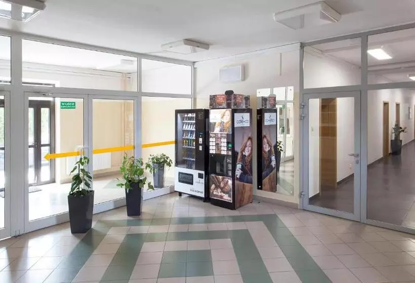 Retkeilymaja Dom Studenta Nr 1 Ans W Koninie