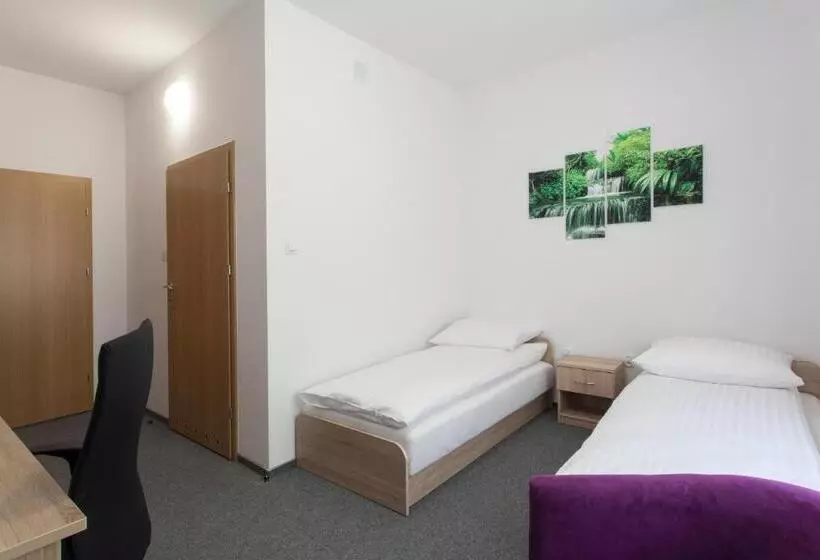 Retkeilymaja Dom Studenta Nr 1 Ans W Koninie