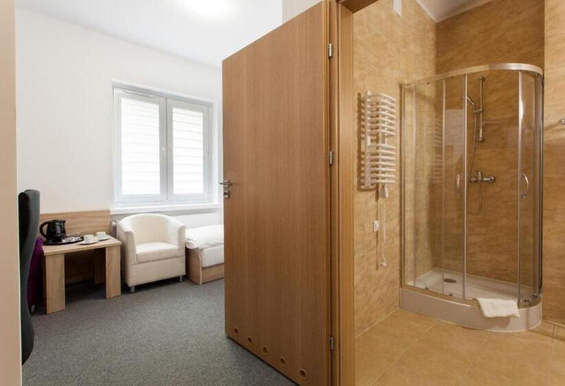 Szálló Dom Studenta Nr 1 Ans W Koninie