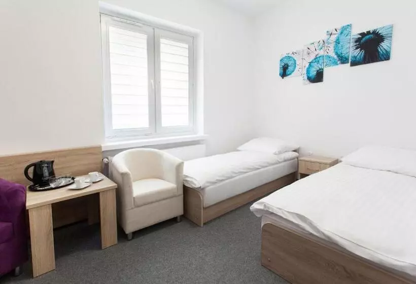 Retkeilymaja Dom Studenta Nr 1 Ans W Koninie